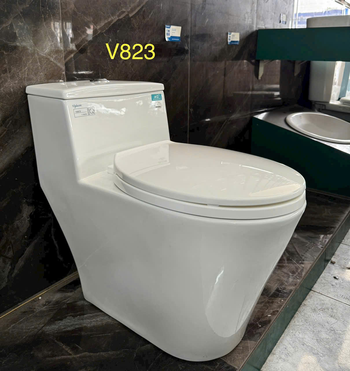 Bồn Cầu Liền Khối v 823-4534